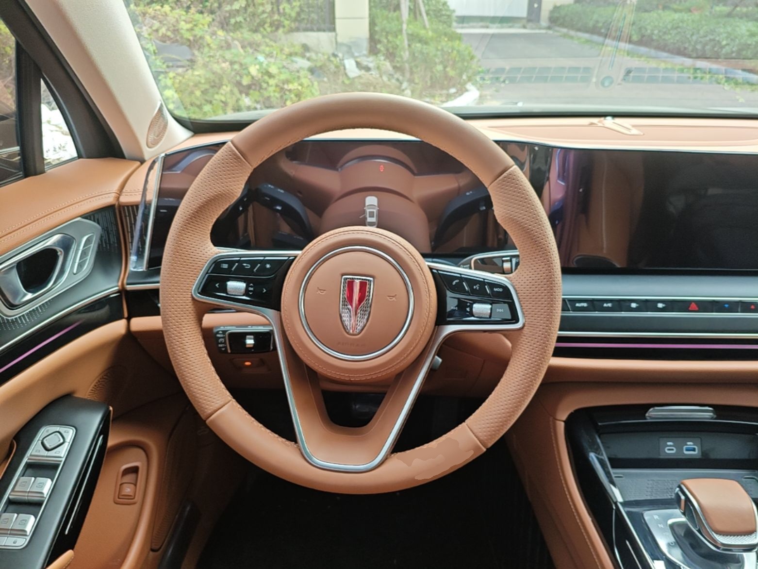 Hongqi H9 2025 Model Facelifted 2.0T Two-Wheel Drive Flag-Style Luxury Business Edition, 5 Seats - Chinese Trim Xiang — снимка 19