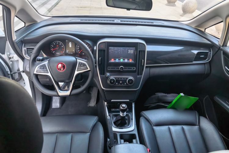 Used BYD Song MAX 2017 1.5T Manual Smart Connect Luxury 7-Seater Center Console