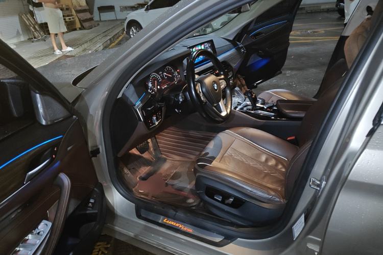 Used BMW 5 Series 2018 Facelifted 530Li Luxury Edition Premium Package
