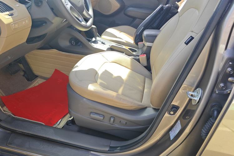 Used Hyundai ix35 2012 2.0L Automatic Two-Wheel Drive Elite Edition GLS Left Front Seat