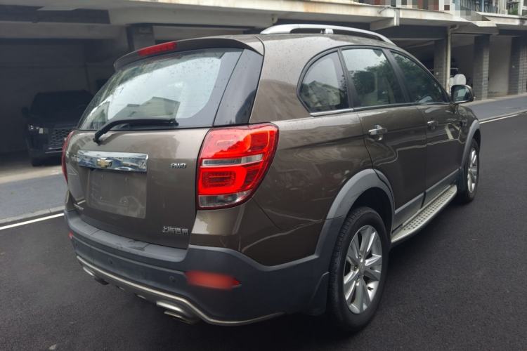 Used Chevrolet Captiva 2015 2.4L 4x4 Flagship Edition 7-Seater

