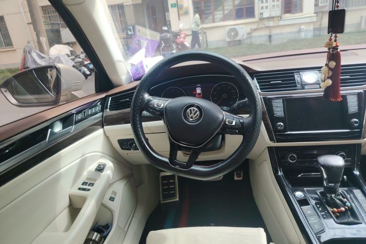 Used Volkswagen Phideon 2016 380TSI Two-Wheel-Drive Luxury Edition
