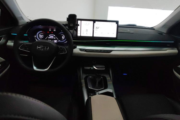 Used Geely Auto Emgrand L 2022 1.4T CVT Flagship Edition Center Console