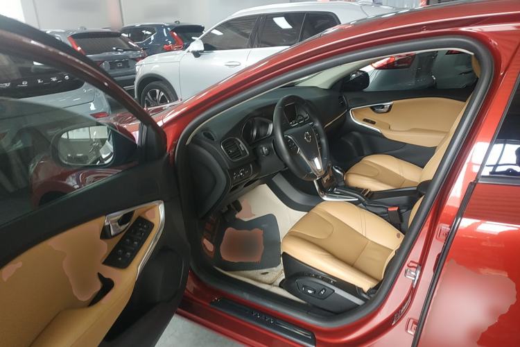 Used Volvo V40 2018 T3 Zhiyi Edition