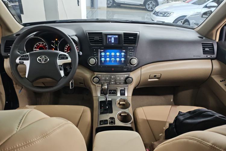 Used Toyota Highlander 2012 3.5L 4x4 7-Seater Luxury Edition with Navigation Center Console
