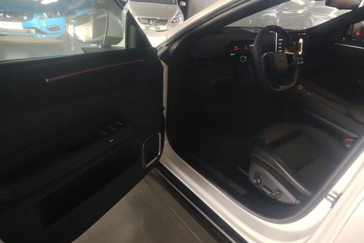 Used Polestar 4 2024 Single-Motor Standard Range PLUS Dual-Star Connectivity Edition

