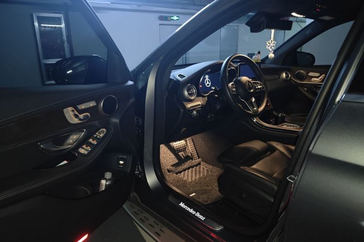 Used Mercedes-Benz GLC 2020 Facelift GLC 300 L 4MATIC Dynamic Edition Interior 3