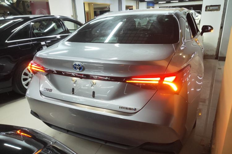 Used Toyota Avalon 2019 Dual-Engine 2.5L Luxury Edition China VI Standard