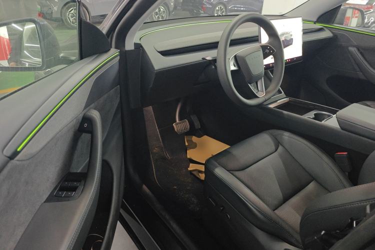 Used Tesla Model Y 2025 Long-Range All-Wheel-Drive Version