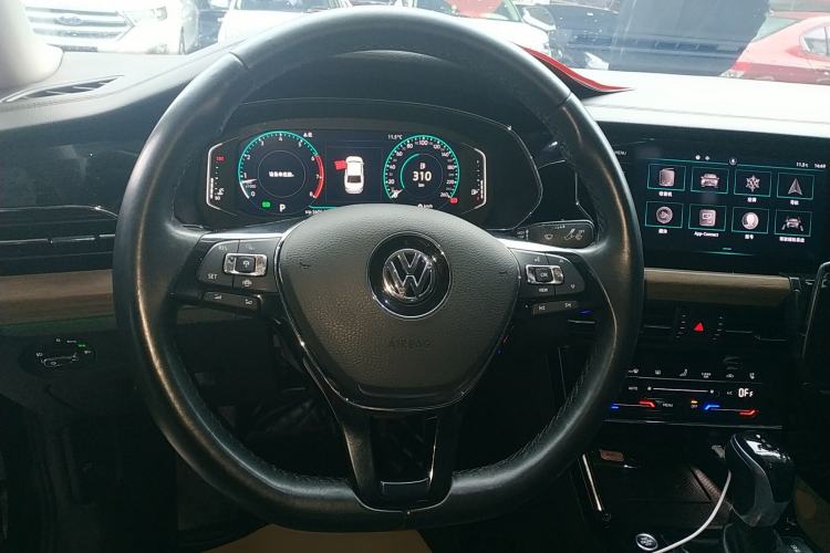 Used Volkswagen Passat 2020 330TSI Luxury Edition China VI