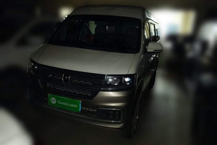 Used Jinbei New Hiace S 2023 1.5L Wealth Edition Passenger Van 5/6/7-Seater Non-Air-Conditioned Version SWC15M