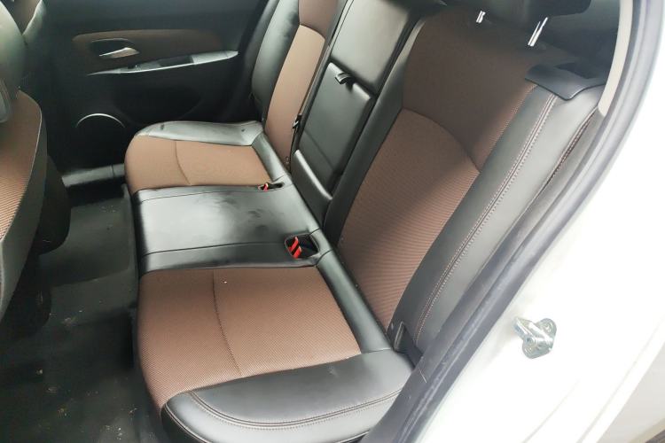 Used Chevrolet Cruze 2013 Hatchback 1.6L Manual Luxury Model
