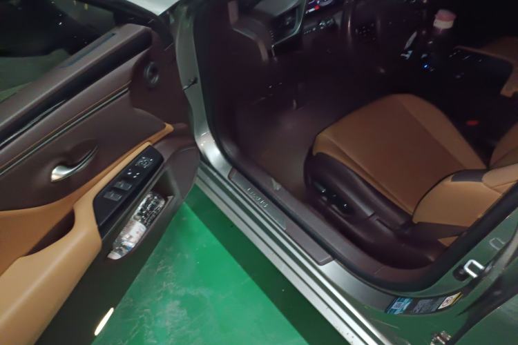 Used Lexus ES 2018 200 Excellence Edition China VI Standard
