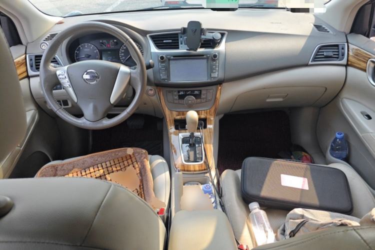 Used Nissan Sylphy 2014 1.6XV CVT Deluxe Edition Center Console