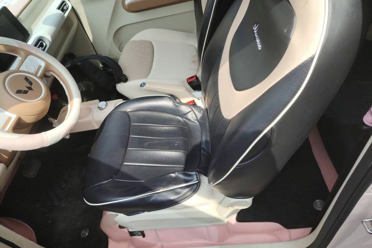Used Wuling Hongguang MINIEV 2024 3rd Generation 215km Advanced Version Left Front Seat