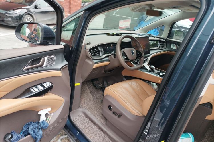 Used Denza D9 2022 DM-i 1040 Prestige Model
