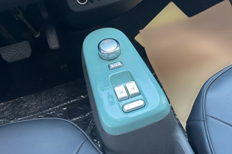 Used CHANGAN NEVO Lumin 2022 155 km – Refreshingly Sweet Edition Gear Lever