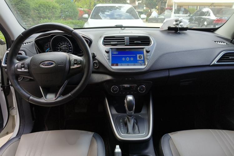 Used Ford Escort 2019 EcoBoost 125 Automatic Luxury Edition Center Console