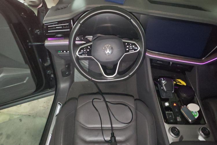 Used Volkswagen Touareg 2022 3.0 TSI Luxury Edition Black Diamond Sport Package Steering Wheel