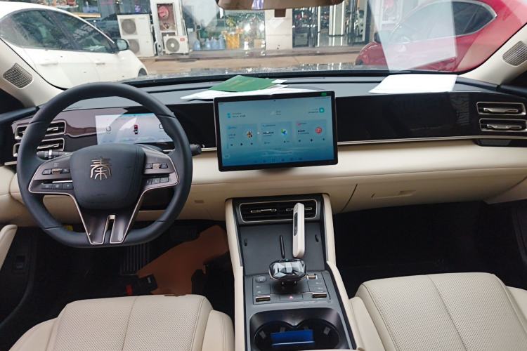 Used BYD Qin L 2024 DM-i 80KM Beyond Model Center Console