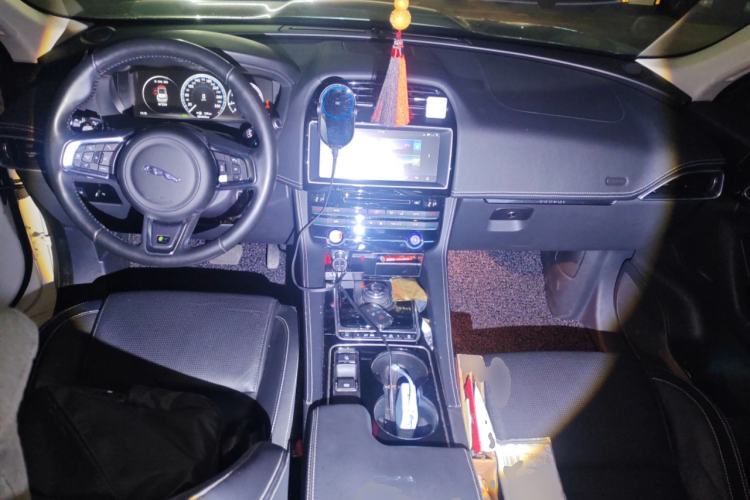 Used Jaguar F-PACE 2016 2.0T Two-Wheel-Drive R-Sport Sport Edition
