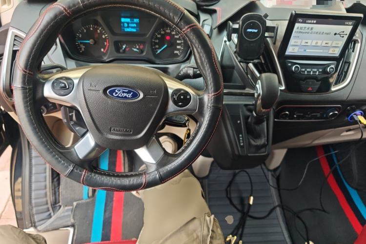 Used Ford Tourneo Custom 2017 2.0T Automatic Elite Version Steering Wheel