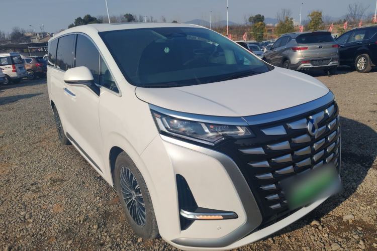 Used Denza D9 2022 DM-i 970 Four-Wheel Drive Prestige Model
