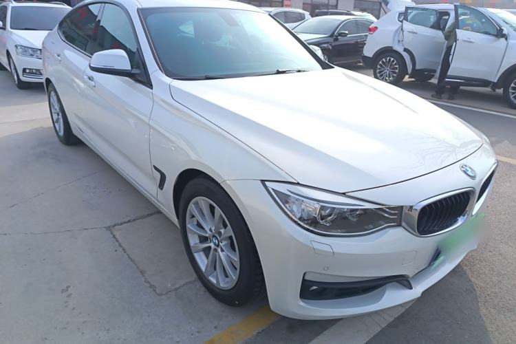Used BMW 3 Series GT 2016 320i Fashion Model Front Right 45 Deg