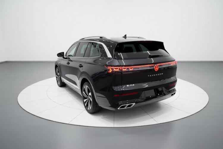 Used Volkswagen Tavendor 2024 380TSI All-Wheel-Drive R-Line Cruise Premium Edition Exterior 2