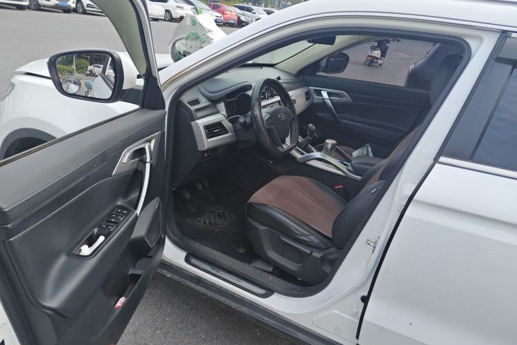 Used Geely Auto Emgrand X7 Sport 2016 2.0L Manual ZhiShang Version Driver Seat