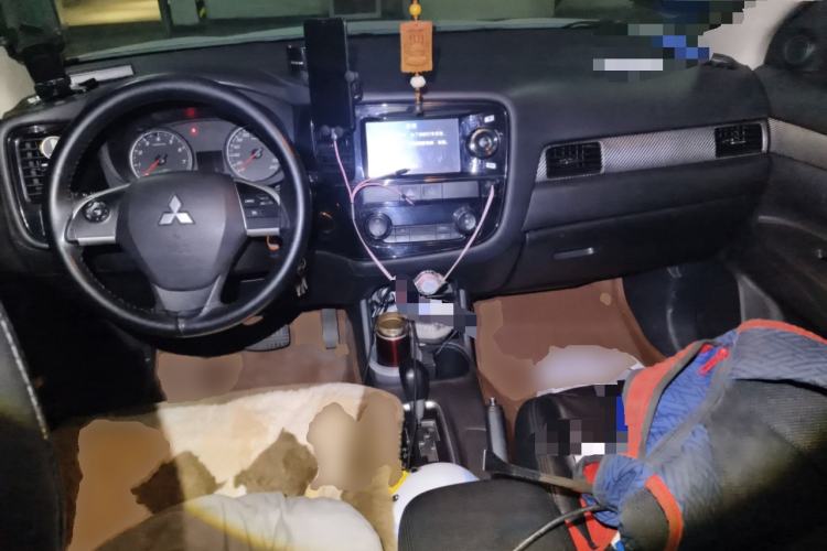 Used Mitsubishi Outlander 2013 2.0L Two-Wheel Drive Sport Navigation Version 5 Seats