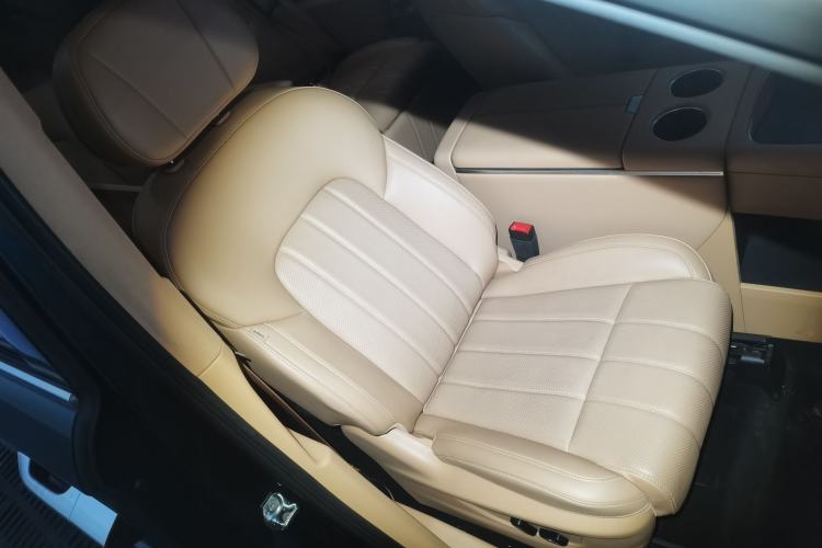 Used VOYAH Dream 2025 PHEV Four-Wheel Drive Prestige Kunpeng Edition
