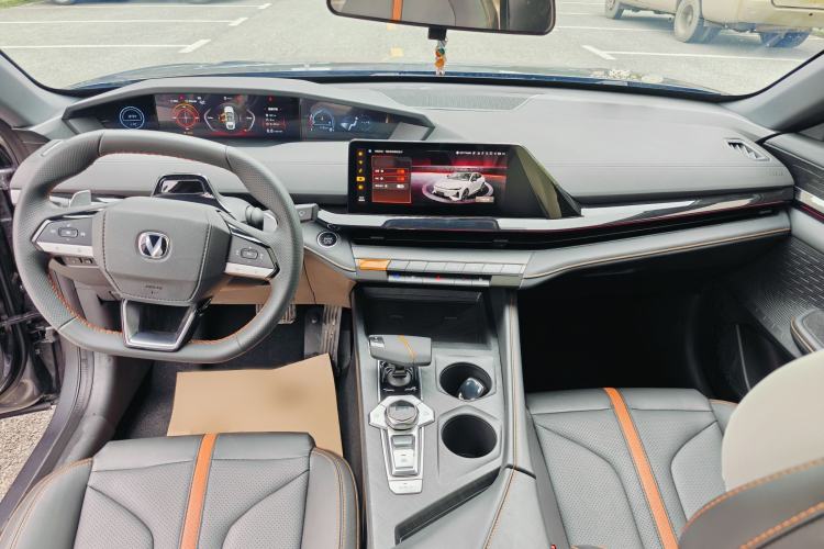 Used CHANGAN UNI-V 2025 1.5T 500Bar Prestige Version
