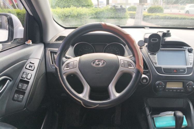 Used Hyundai ix35 2015 2.0L Automatic 2WD Smart Type China IV Steering Wheel
