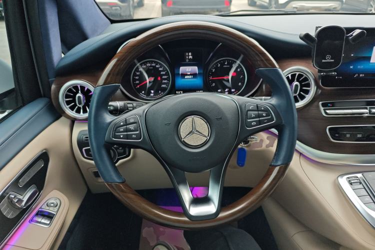 Used Mercedes-Benz V-Class 2021 V 260 Avantgarde Edition
