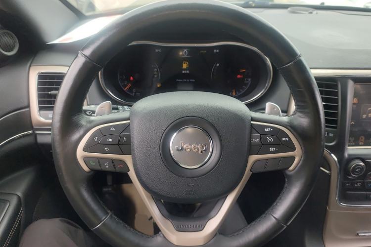 Used Jeep Grand Cherokee 2015 3.0L Elite Navigation Edition Steering Wheel