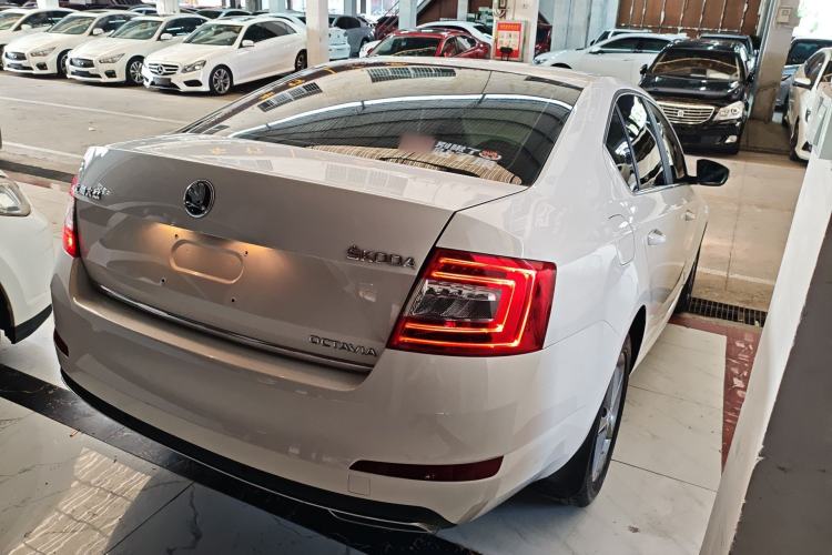 Used Skoda Octavia 2016 1.6L Automatic Smart Drive Edition Rear Right 45 Deg