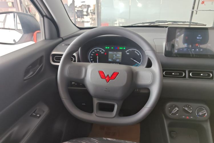 Used Wuling Hongguang New Energy 2024 All-Electric Model 300KM Standard Version Steering Wheel