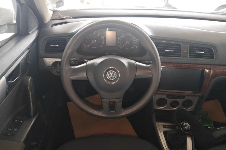 Used Volkswagen Lavida 2013 Revised Classic 1.6L Manual Fashion Edition Steering Wheel