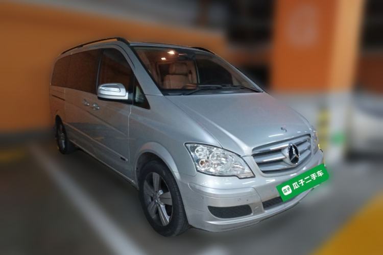 Used Mercedes-Benz Viano 2013 3.0L Hospitality Edition Front Right 45 Deg