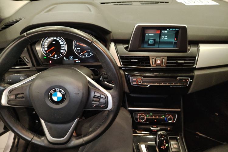 Used BMW 2 Series Gran Tourer 2018 220i Leading Model Center Console