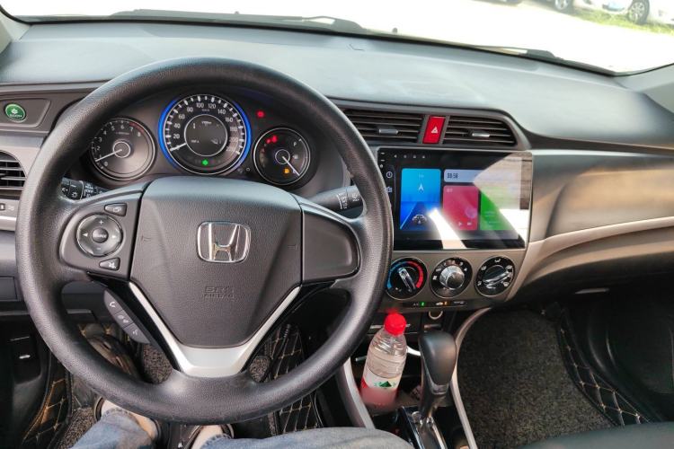 Used Honda Crider 2016 1.8L CVT Luxury Edition Center Console