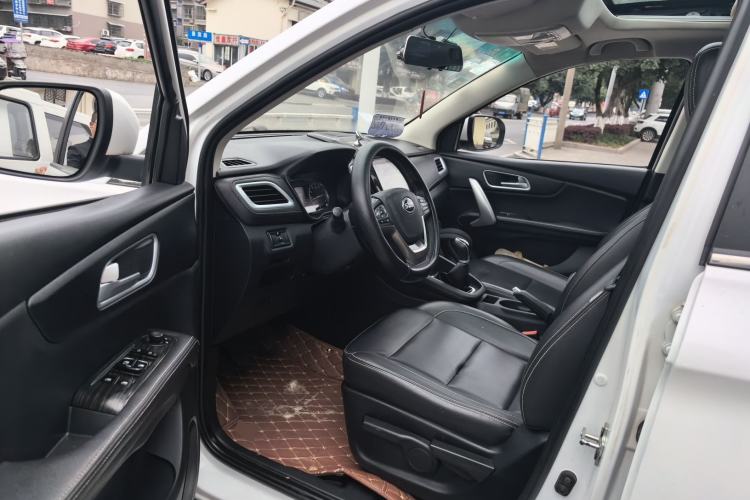 Used SWM X7 2016 1.8L Manual Luxury Edition 7 Seats