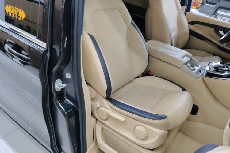 Used Mercedes-Benz V-Class 2018 V250 2.0T Extended Version 5.37 meters Middle East Edition
