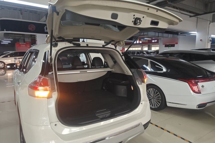 Used Nissan X-Trail 2015 2.0L CVT Comfort MAX Edition 2WD
