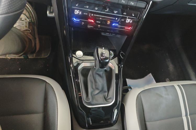 Used Volkswagen T-ROC 2023 300TSI DSG Two-Wheel Drive Starlight Edition