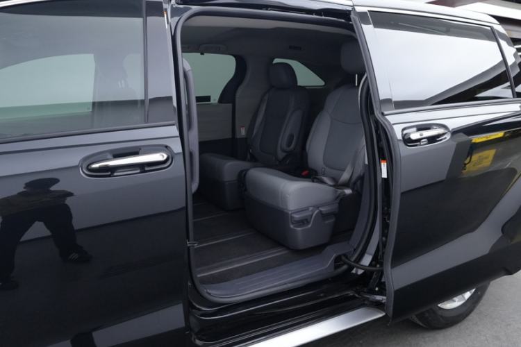 Used Toyota Granvia 2024 2.5L Hybrid Comfort Edition