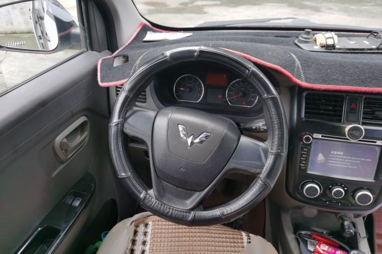 Used Wuling Rongguang V 2016 1.5L Standard Version
