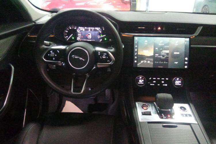 Used Jaguar F-PACE 2021 250 PS

