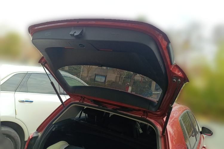 Used Volkswagen Golf 2016 1.6L Automatic Fashion Model Trunk